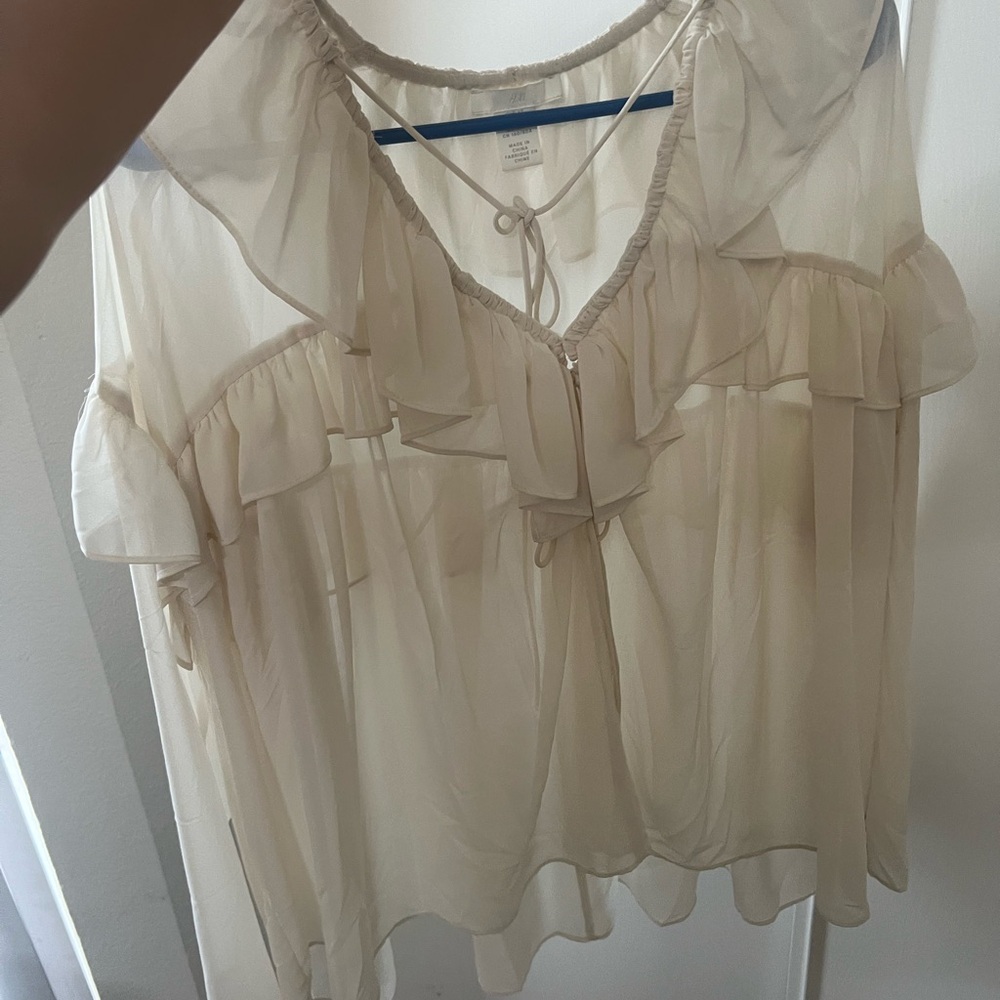 H&M Cream Sleeveless Ruffled Blouse